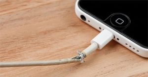 Vì sao cáp sạc Apple thường xuyên bị đứt?
