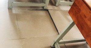 Tại sao sàn gạch lại bong tróc?
