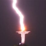 Đằng sau bức ảnh sét đánh tượng Chúa Jesus ở Brazil