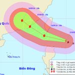 Siêu bão giật trên cấp 17 đang tiến vào Biển Đông