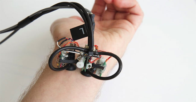 Robot tí hon vừa massage vừa tầm soát ung thư da