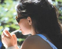 Khói thuốc lá sẽ gây ức chế enzyme kháng viêm