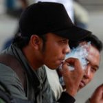 Những người hút thuốc có thời gian làm việc ít hơn