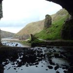 Thác nước trong hang đá ở Scotland