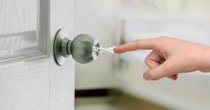 Cách tránh sốc tĩnh điện khi trời chuyển lạnh