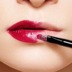 Thành phần hóa học của son môi: sáp, dầu, mỡ cừu, đun côn trùng trong amoniac,…