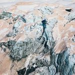 Sông băng trên núi New Zealand chuyển màu đỏ