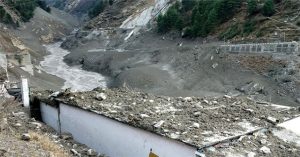 Sông băng Himalaya vỡ “như núi lửa phun trào”