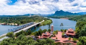 Dòng sông bắt nguồn từ dãy Trường Sơn: Gắn với “tọa độ lửa”, chỉ dài 77km nhưng có tới hơn 100 thác nước