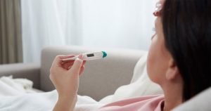 Phân biệt triệu chứng Covid-19 ở người đã tiêm vaccine và chưa tiêm vaccine