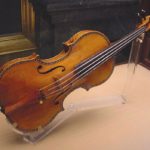 Bí mật lớp verni của cây vĩ cầm Stradivarius