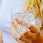 Điều gì xảy ra khi bạn súc miệng bằng nước muối?