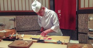 Tại sao Nhật phải mất cả thập kỷ để đào tạo ra một đầu bếp sushi chuyên nghiệp?