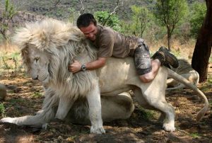 Kevin Richardson – Người bạn thân thiết của sư tử châu Phi