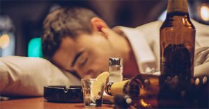 Tại sao uống rượu lại say và có những người dễ say hơn những người khác?