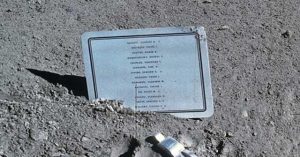 Cách đặc biệt để NASA tưởng niệm các phi hành gia đã khuất trên Mặt Trăng
