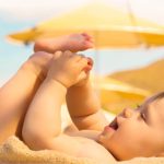 Sự thật giật mình: Tắm nắng cho trẻ sơ sinh, vừa sai lầm vừa nguy hiểm
