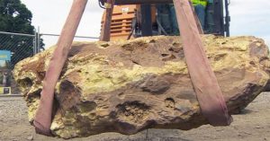 Phát hiện tảng đá núi lửa quý hiếm nặng hơn 900kg