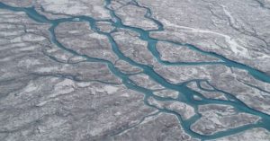 Giải mã bí ẩn về “vùng tối” đang mở rộng của băng ở Greenland