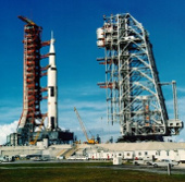 NASA rao bán thiết bị tàu vũ trụ con thoi