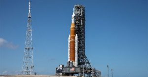 NASA sửa tổ hợp tên lửa SLS ngay trên bệ phóng