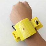 Cậu bé gốc Việt phát minh thiết bị cảnh báo suy tim vì mẹ