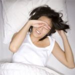 Thiếu ngủ đêm có thể gây teo não