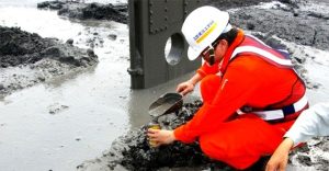 Phó giáo sư Việt nghiên cứu vật liệu bê tông từ bùn thải và tro bay