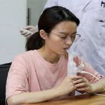 Vaccine dạng hít của Trung Quốc hiệu quả hơn mũi tăng cường