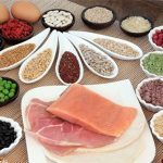 Có những nguy cơ sức khỏe nào nếu bạn ăn quá nhiều protein?