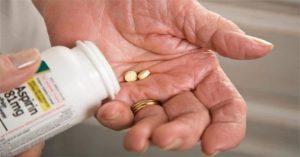 Đại học Harvard: Hàng triệu người đang tốn công uống thuốc aspirin để phòng bệnh tim