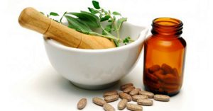 Sử dụng cùng lúc thuốc và thảo dược có thể gây tương tác nguy hiểm