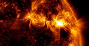 NASA chụp được cảnh “tia lửa cuồng nộ” từ Mặt trời bắn trúng Trái đất