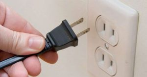 Thói quen giúp tiết kiệm điện thời bão giá