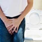 Nguyên nhân gây ra tình trạng tiểu không hết ở phụ nữ và nam giới