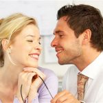 Bí ẩn đằng sau chuyện tình nơi công sở
