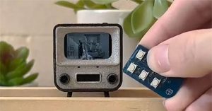 Tivi nhỏ nhất thế giới với kích thước chỉ bằng một con tem