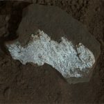 NASA sửng sốt vì đá trắng trên hành tinh đỏ