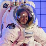 NASA ra mắt 2 mẫu trang phục cho phi hành gia lên sao Hỏa