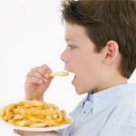 Hầu như trẻ em Mỹ ăn quá nhiều muối, làm tăng nguy cơ bệnh tim
