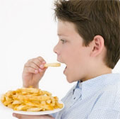 Hầu như trẻ em Mỹ ăn quá nhiều muối, làm tăng nguy cơ bệnh tim