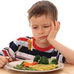 Cậu bé không ăn không uống suốt 4 năm