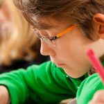 Dạy triết học cho trẻ em giúp tăng cường kỹ năng đọc, viết và làm toán