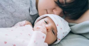 Phát hiện chất khiến trẻ sơ sinh thơm tho và thanh thiếu niên bị “nặng mùi”