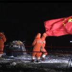 Tàu Trung Quốc đưa mẫu vật Mặt trăng về Trái đất