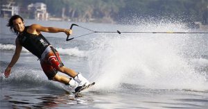 Lướt trên mặt nước như 1 vị thần, bạn biết gì về lịch sử hình thành môn trượt nước?