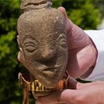Tìm thấy “báu vật” cổ đại, người nông dân ngỡ bán được rất nhiều tiền và cái kết bất ngờ