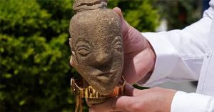 Tìm thấy “báu vật” cổ đại, người nông dân ngỡ bán được rất nhiều tiền và cái kết bất ngờ
