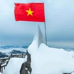 Tuyết bất ngờ phủ trắng đỉnh Fansipan ngày cuối tuần, sắp tới nhiệt độ sẽ giảm rất sâu