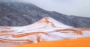 Tuyết rơi lần đầu tiên sau 37 năm trên sa mạc Sahara